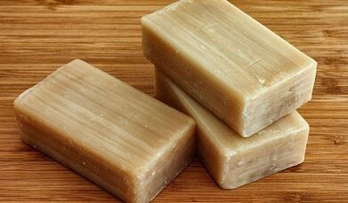 Sapun lavanderie për të pastruar trupin nga parazitët